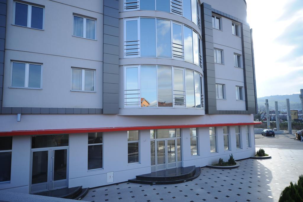 Garni Uni Elita Lux Hotel Ni Exterior foto