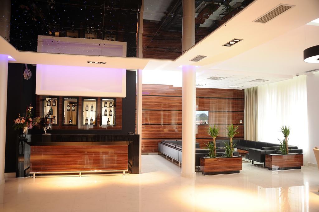 Garni Uni Elita Lux Hotel Ni Exterior foto