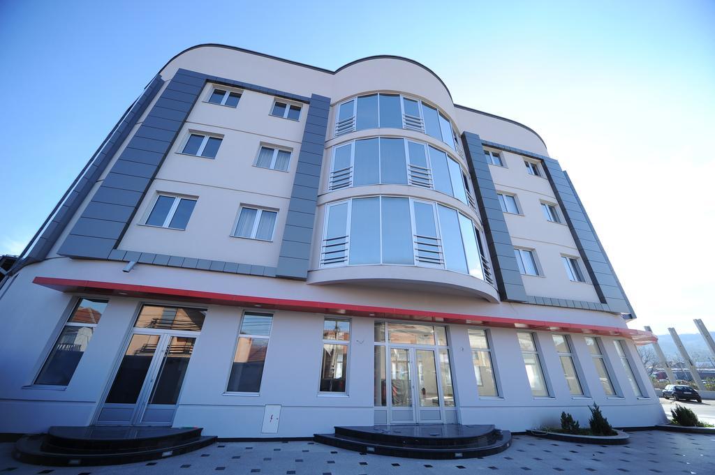Garni Uni Elita Lux Hotel Ni Exterior foto