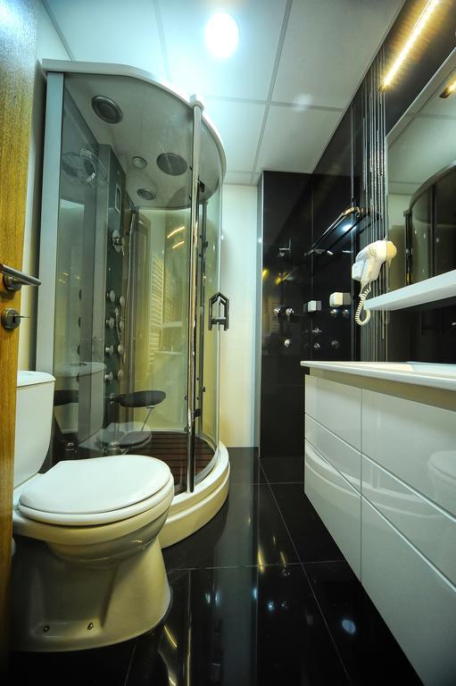 Garni Uni Elita Lux Hotel Ni Habitación foto