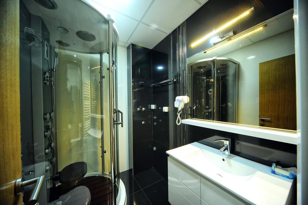 Garni Uni Elita Lux Hotel Ni Habitación foto