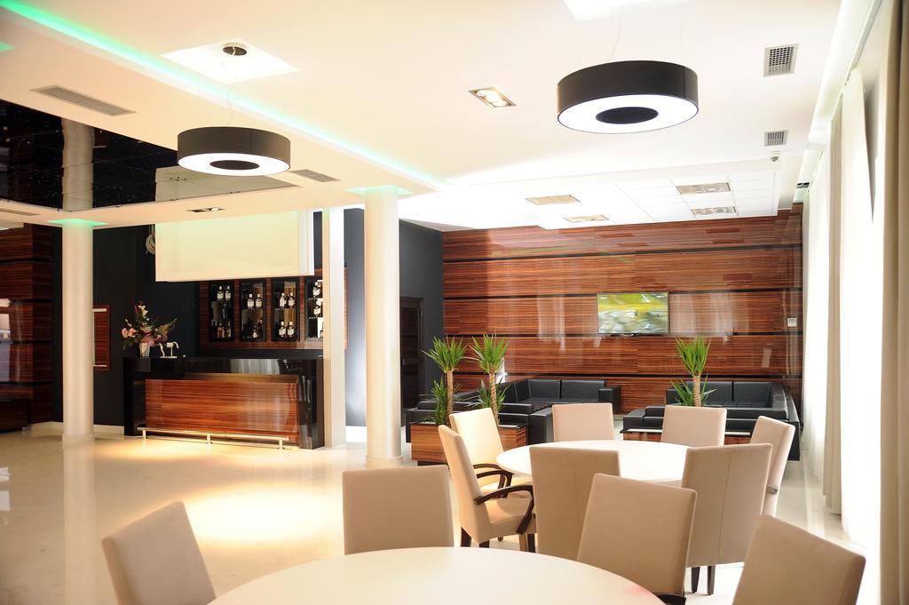 Garni Uni Elita Lux Hotel Ni Exterior foto