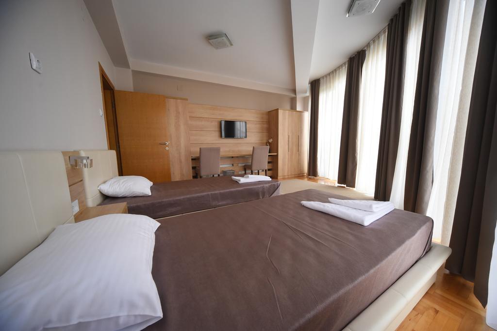 Garni Uni Elita Lux Hotel Ni Exterior foto